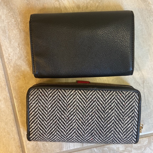 BUY ONE GET ONE FREE: WRISTLET - Picture 2 of 4